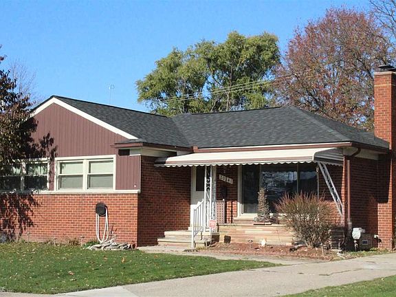 3rd image of 20341 Cedar St