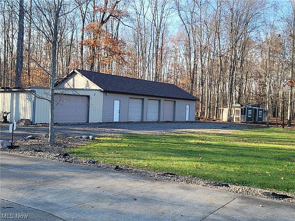 5th image of 3951 Country View Ln