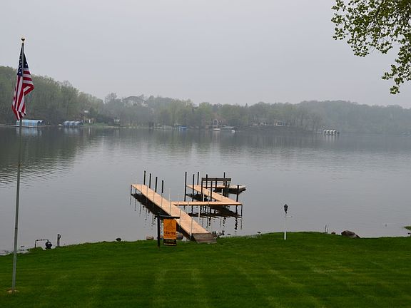 106' of West Facing Shore