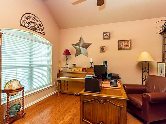 4th image of 102 Deer Ct