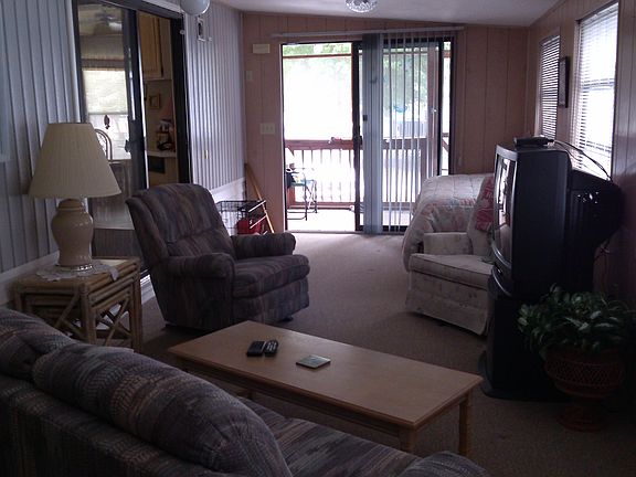 3rd image of 176 Pacific Ave