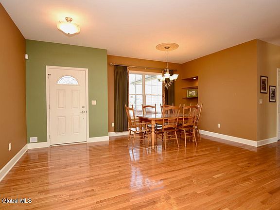5th image of 51 Sheldon Dr