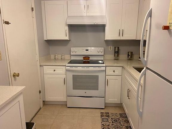 4th image of 3550 NW 8th Avenue #706