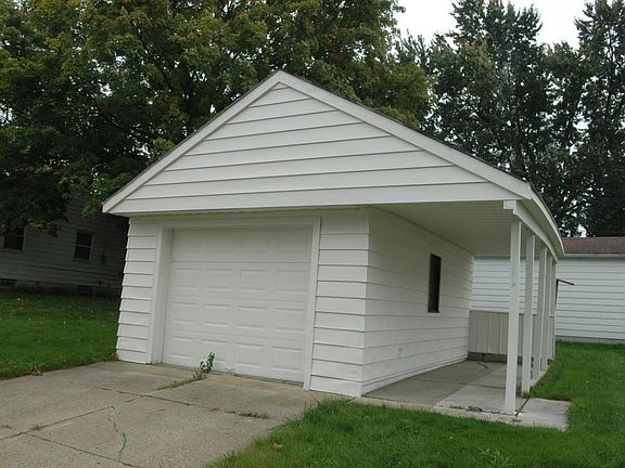 3rd image of 4983 Claremont Blvd