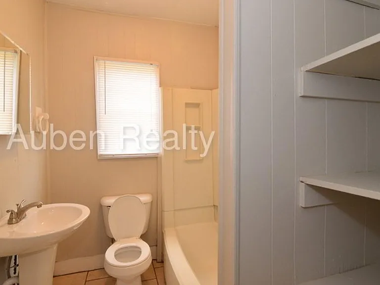 1531 Schley St — Photo 10