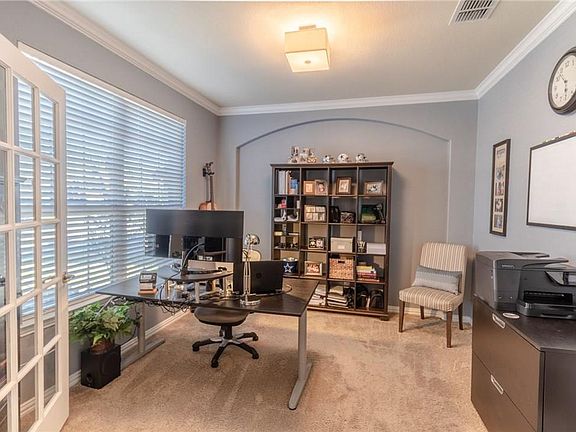 3rd image of 809 Park Place Ln