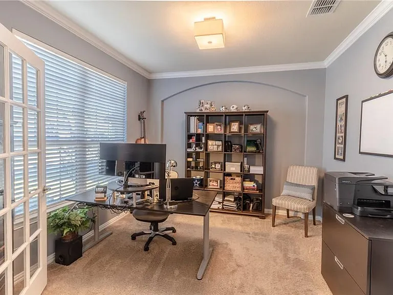 809 Park Place Ln — Photo 3