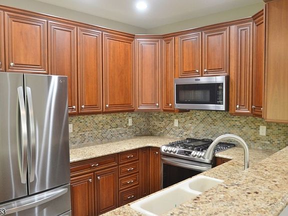 5th image of 1 Greenwich Ct