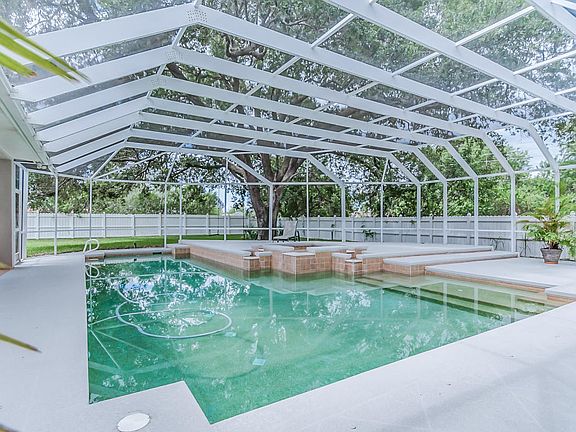 2nd image of 1325 Avalon Dr