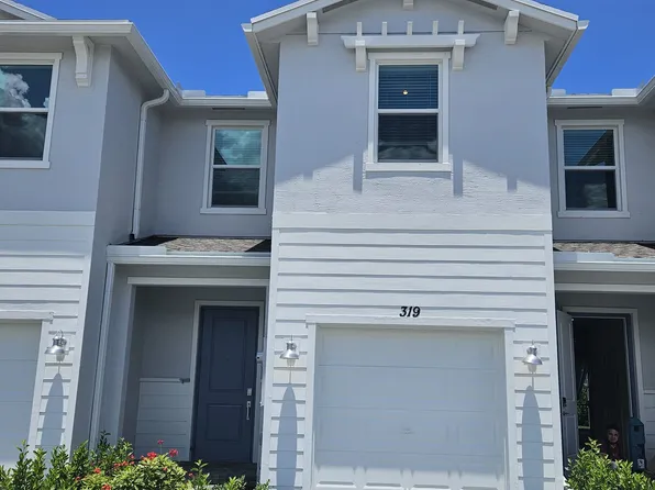 319 SE Crossoak Ln, Port Saint Lucie, FL 34984