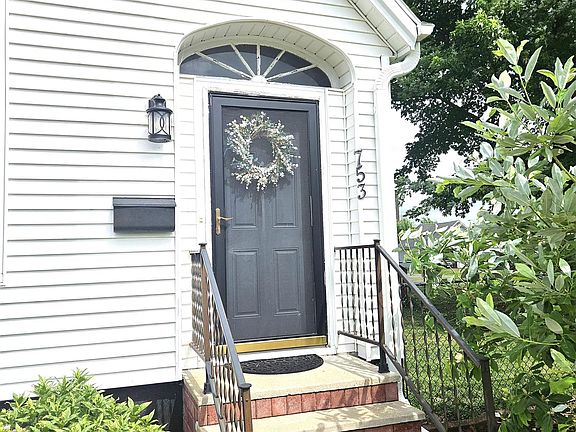 5th image of 753 N Prairie St