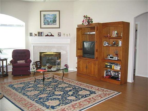 3rd image of 6239 Newbury Dr