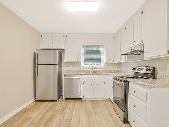 5th image of 327 Westover Dr