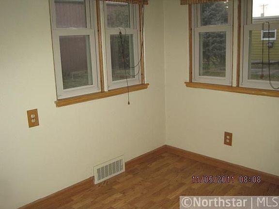 5th image of 209 Ash Ave N