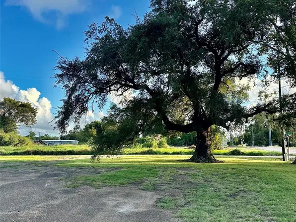 101 N Market St, Brazoria, TX 77422