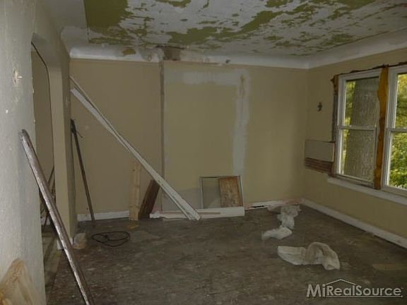 4th image of 14319 Sussex St