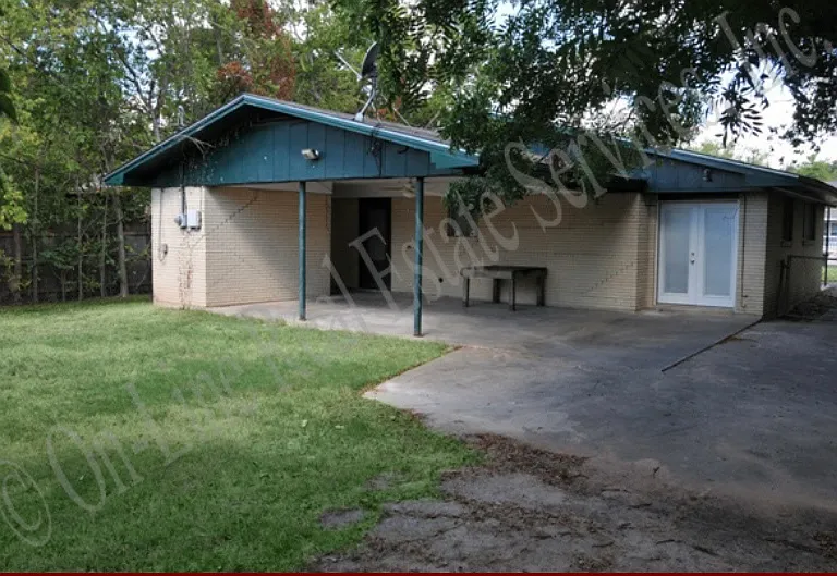 108 Moss St #A — Photo 2