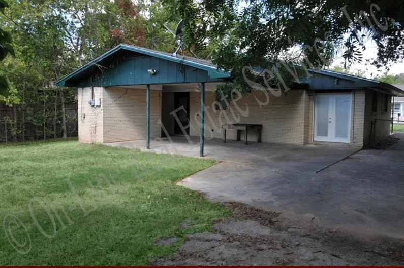 Building Photo - 108 Moss St #A