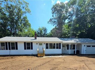 513 Knotty Oak Rd, Coventry, RI 02816