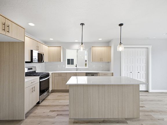 4th image of 5270 S Memory Ave