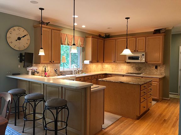 Beautiful Main Floor Kitchen