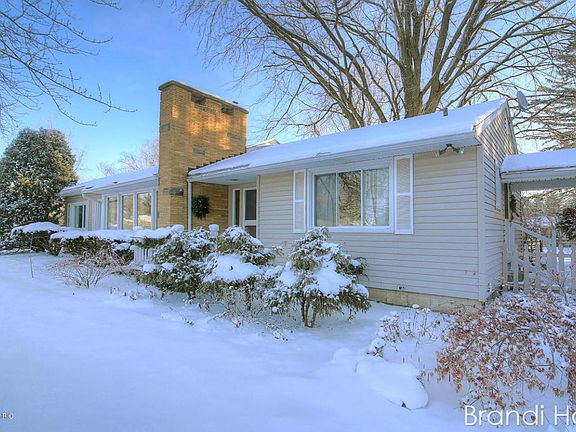 2nd image of 126 Ivanhoe Ave NE