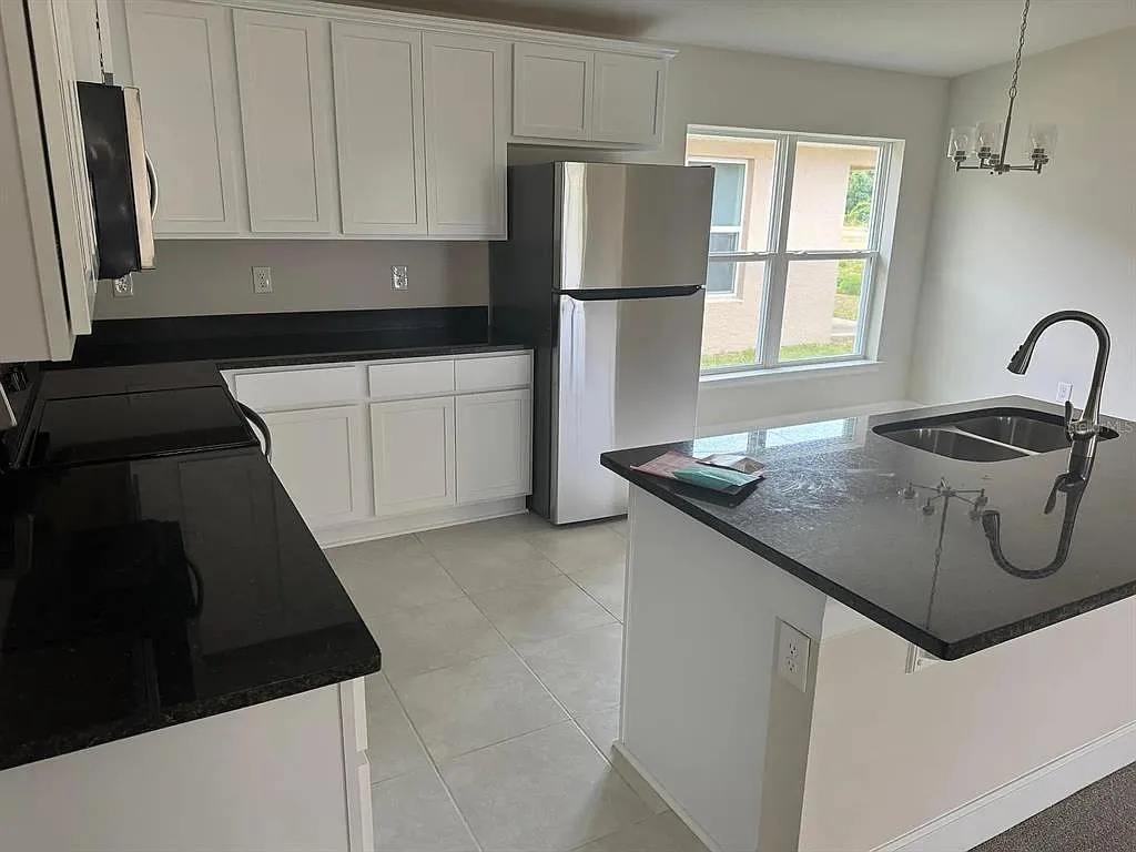 3 bed, 2.0 bath, 1515 sqft, $2,400 — Photo 3