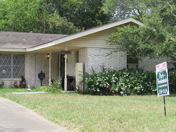 2nd image of 1011 E Fannin St