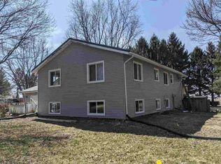 1147 N Emerald Grove Rd, Janesville, WI 53546