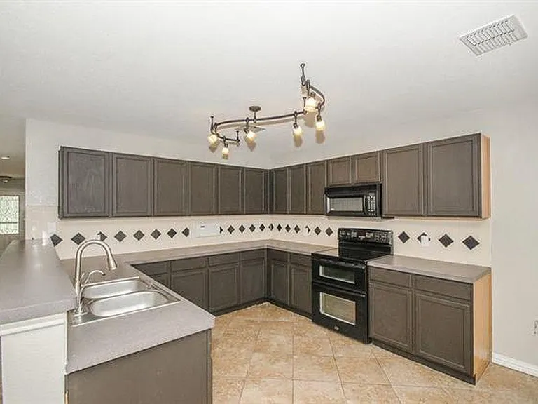 2152 Royal Acres Trl — Photo 13