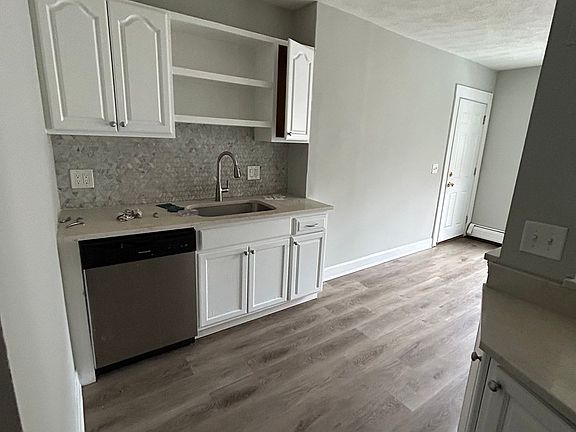 4th image of 137 Chelsea St #2R