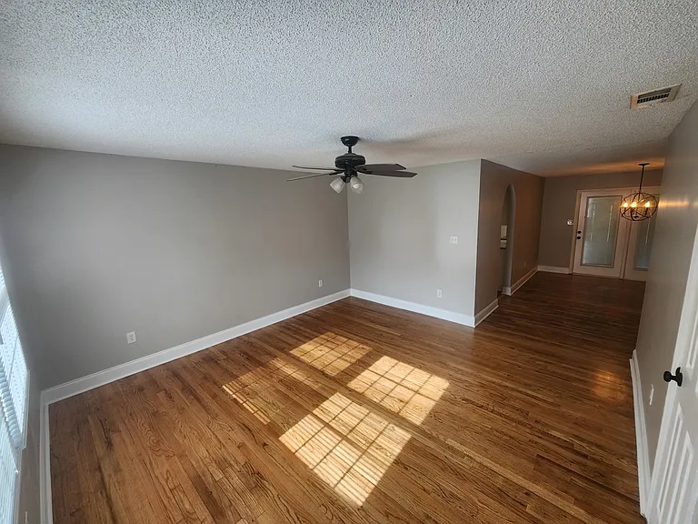 109 Williams St — Photo 2