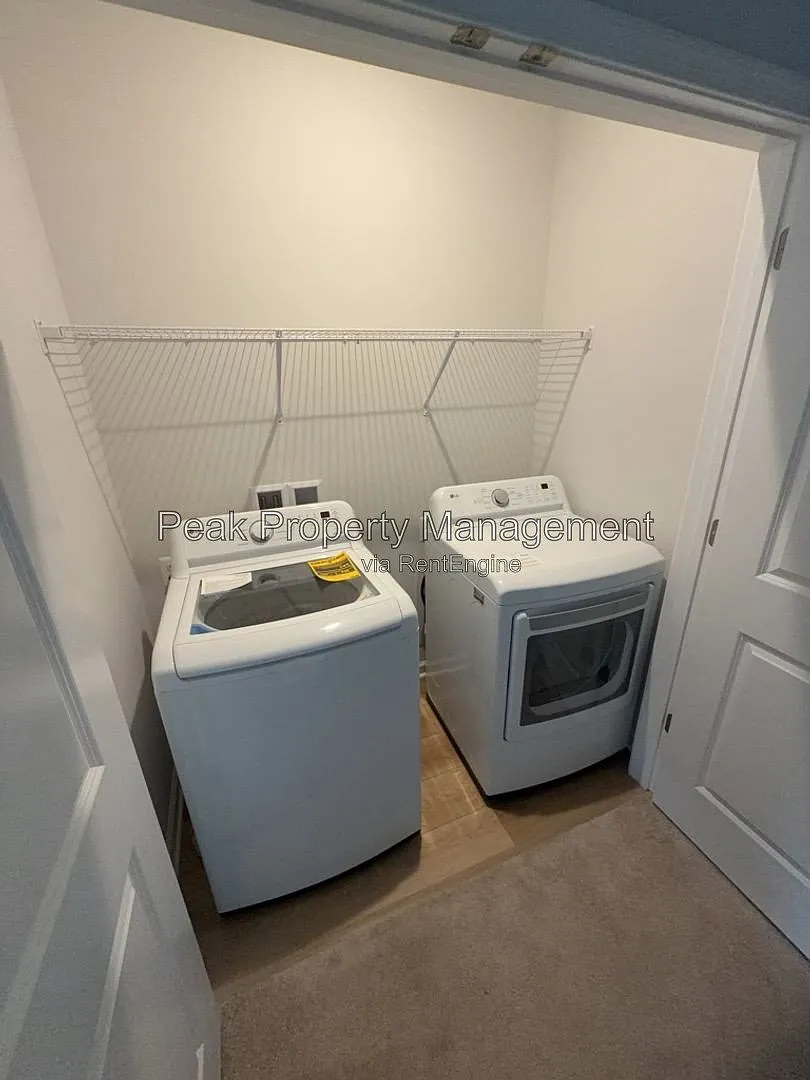 3 bed, 2.5 bath, 2365 sqft, $2,650 — Photo 4