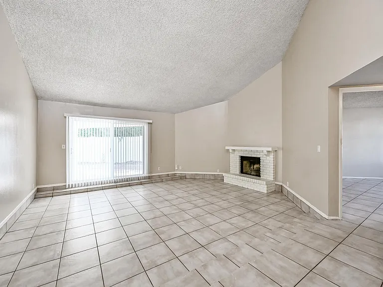 7725 E Rovey Ave — Photo 2
