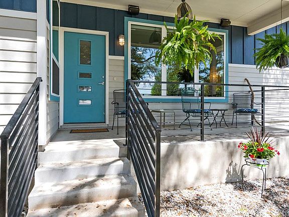 3rd image of 1727 Bluebonnet Ln