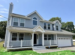 497 Carnation Dr, Shirley, NY 11967