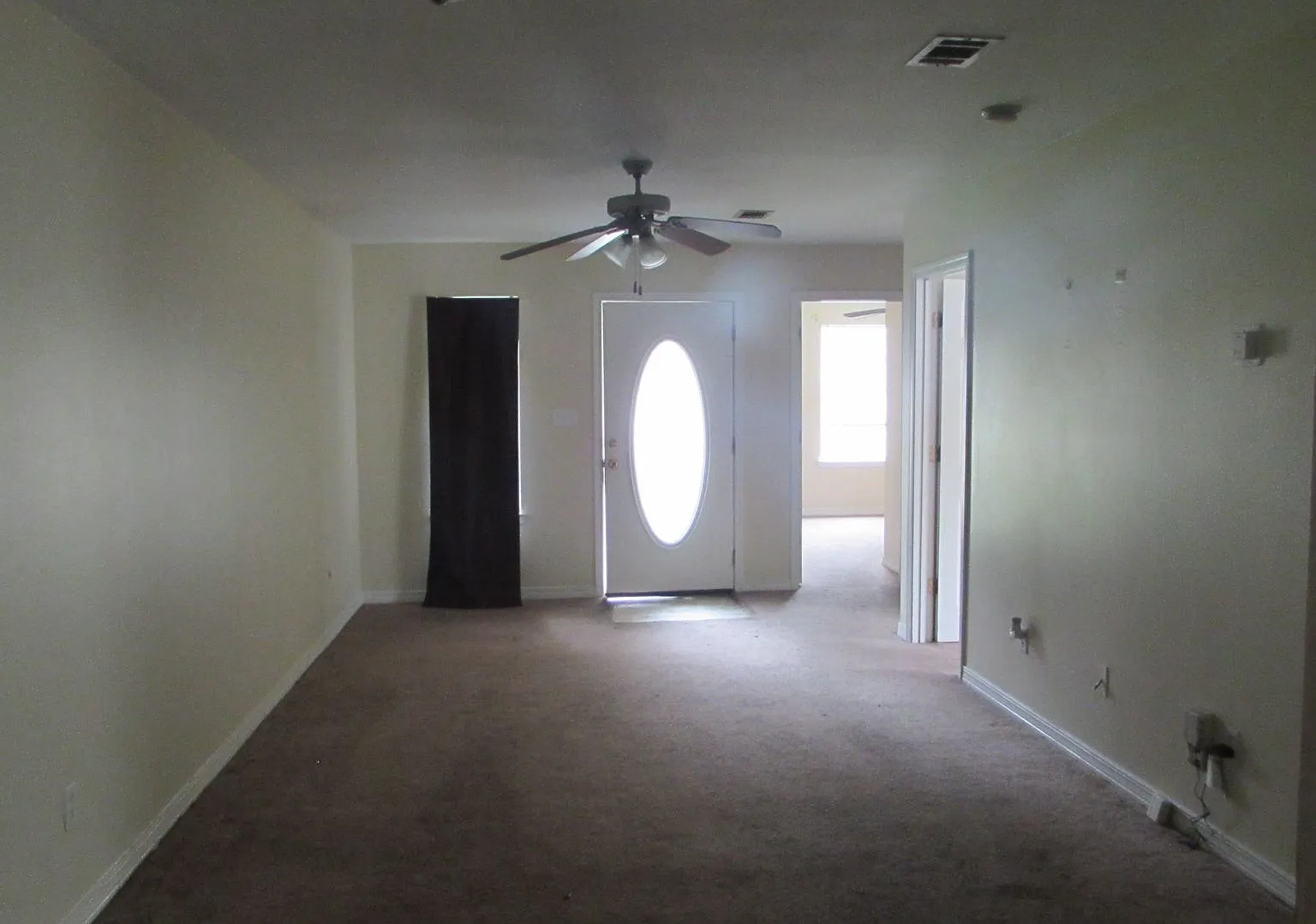 3 Bedroom Duplex Located In D'Iberville — Photo 2