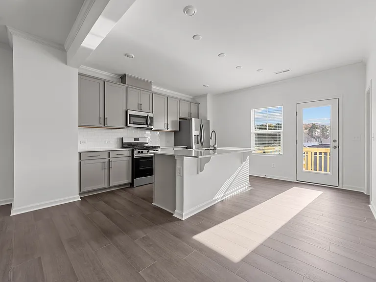 825 Basswood Glen Trl — Photo 4
