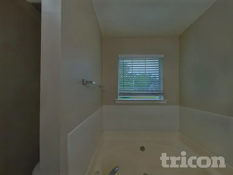 800 Lorraine Ln — Photo 11