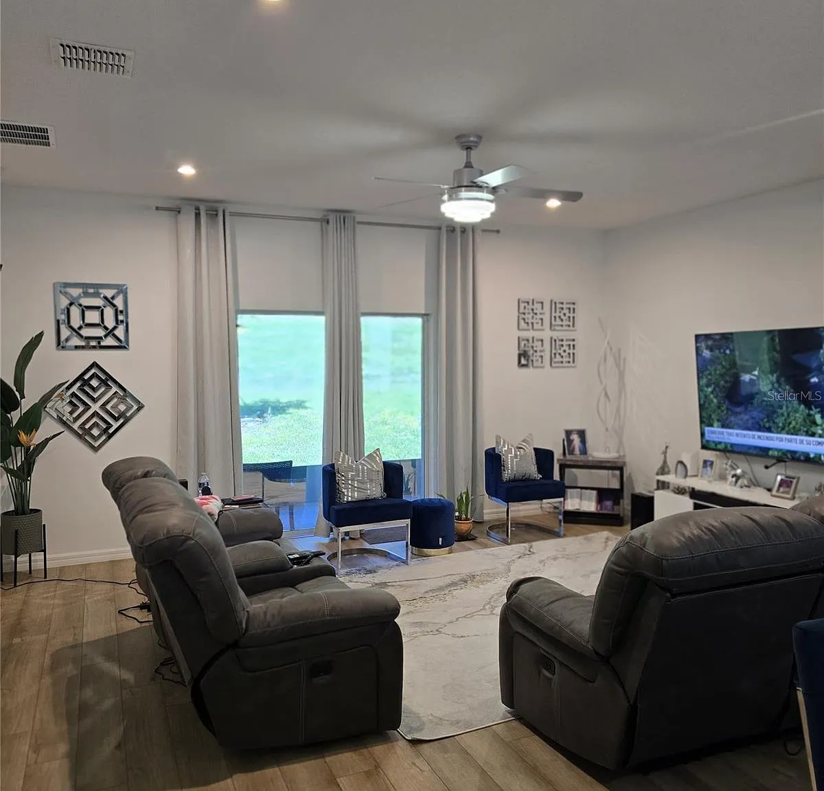 4 bed, 3.0 bath, 2221 sqft, $2,600 — Photo 4