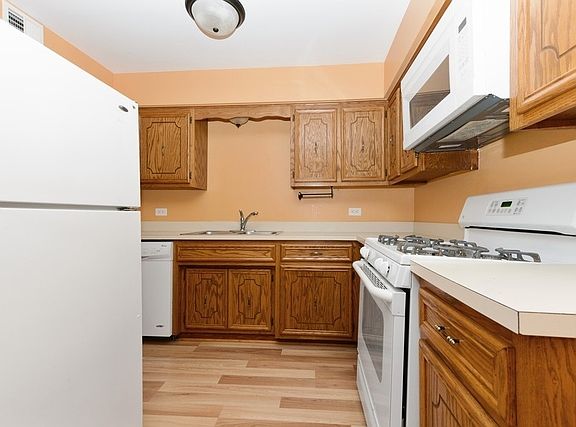 4th image of 4913 W 109th St APT 303