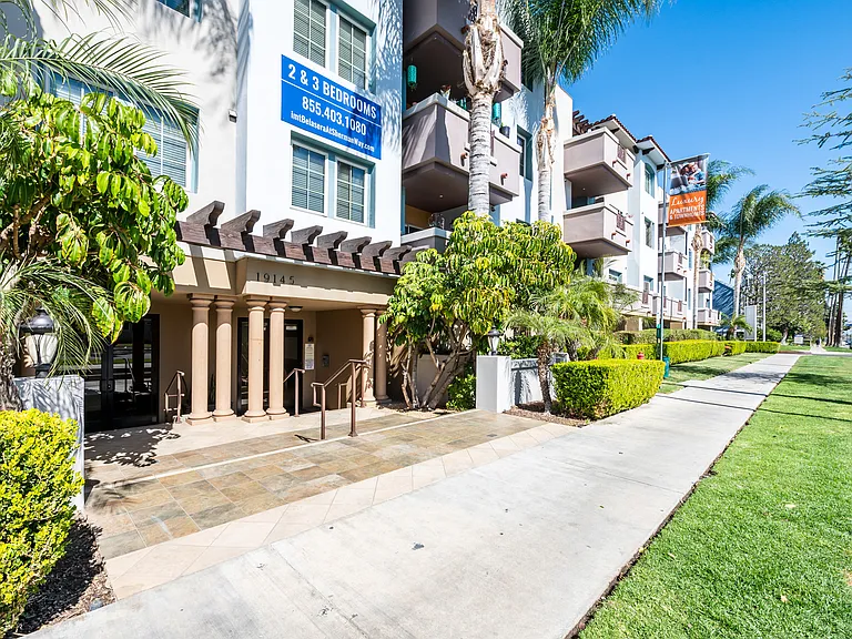 IMT BelaSera at Sherman Way — Photo 14