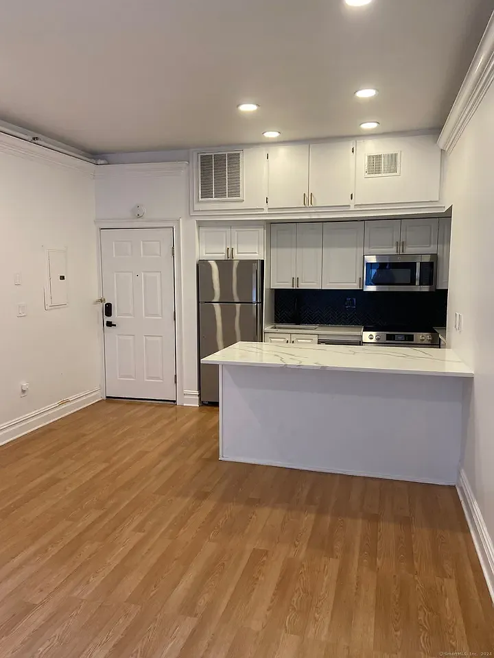 1 bed, 750 sqft, $2,100 — Photo 1