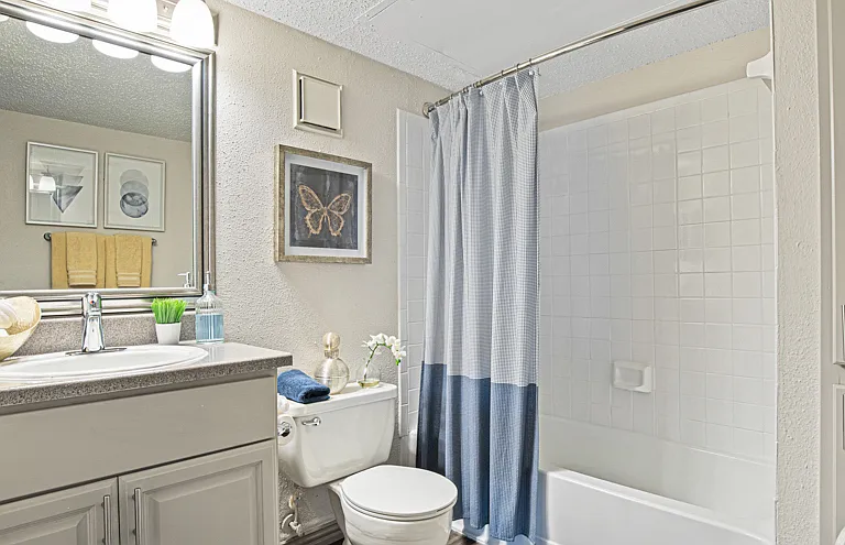 Oaks of Lewisville Apartments — Photo 8