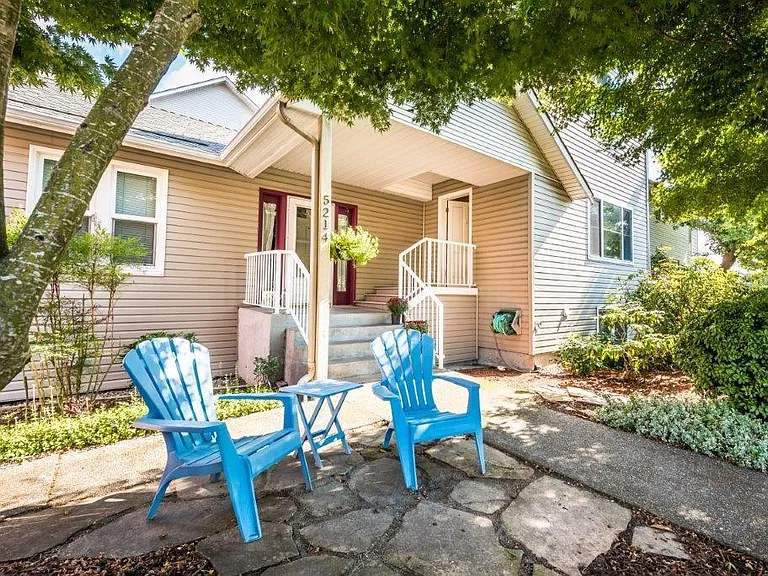 5214 Fauntleroy Way SW #F — Photo 1