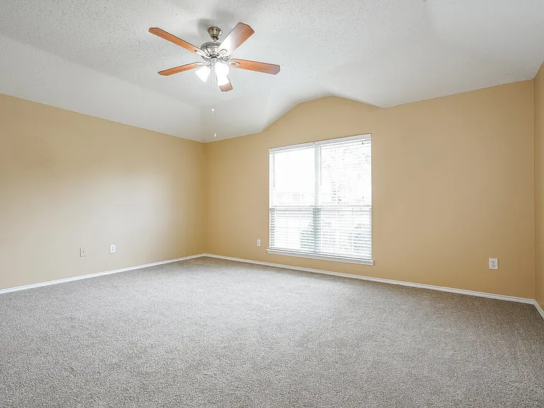 705 Pine Hollow Dr — Photo 9
