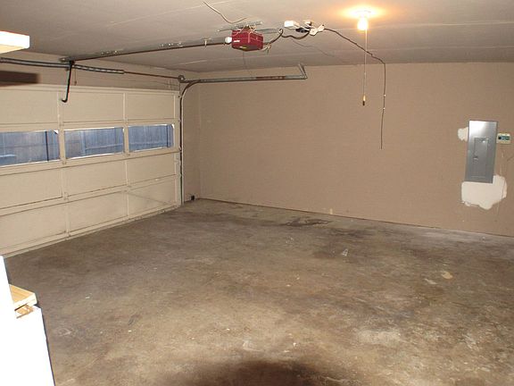 2nd image of 2106 Teakwood Ln