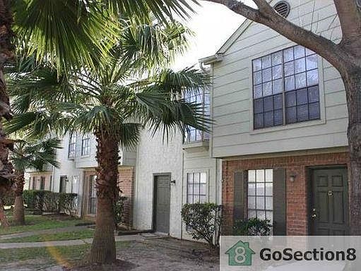 1st image of 8714 Victorian Village Dr #8714