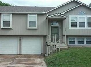 308 SW Oxford Dr, Blue Springs, MO 64015