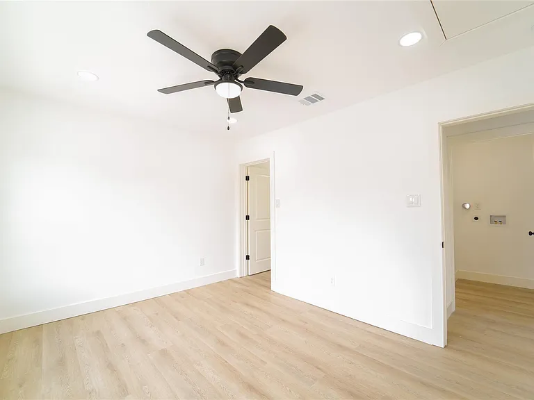 1569 Elliott 1/2 St #B — Photo 4